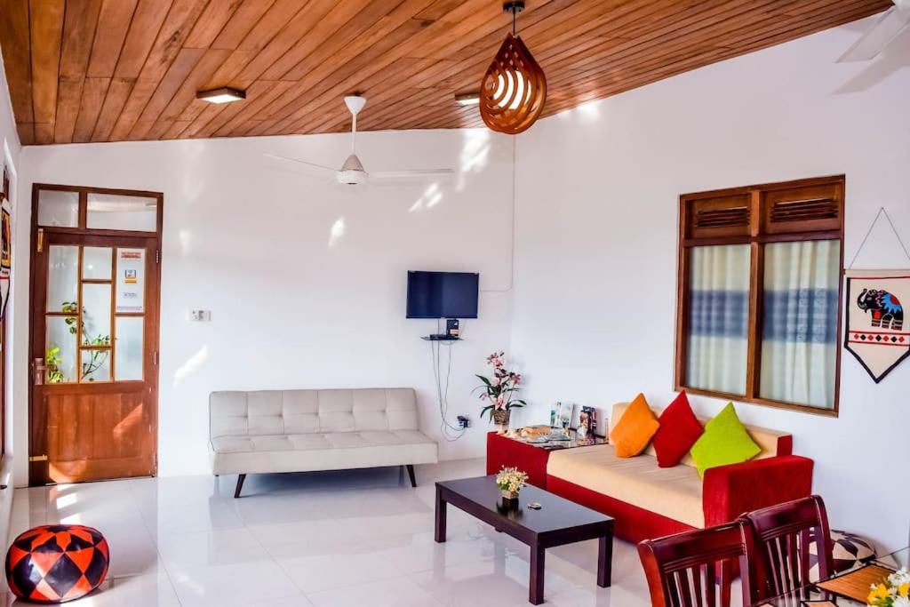 Saru Holiday Apartment - Upto 6 Guests 康提 外观 照片