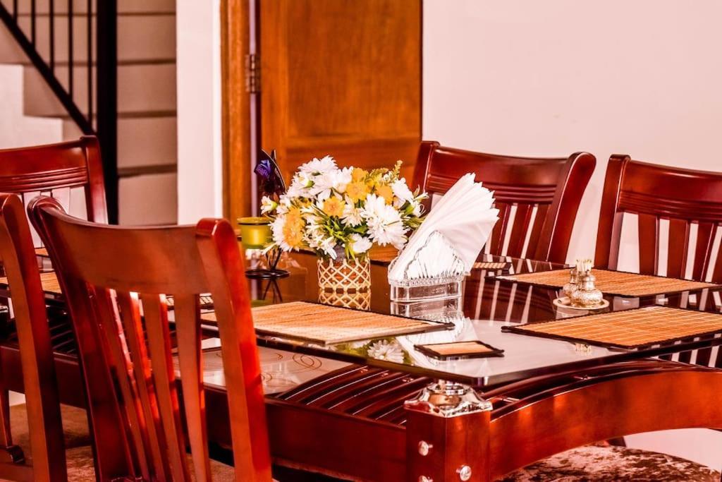 Saru Holiday Apartment - Upto 6 Guests 康提 外观 照片