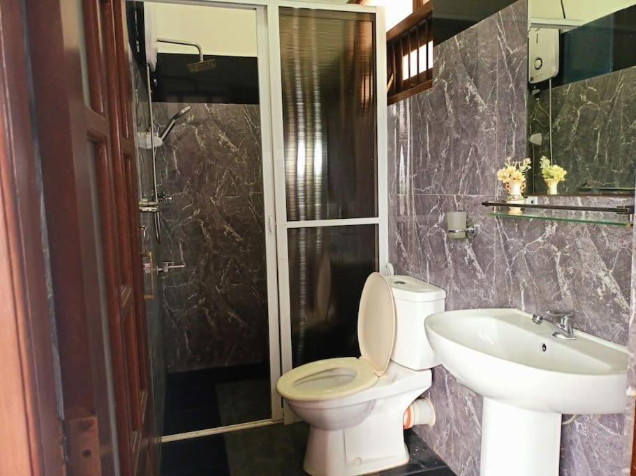 Saru Holiday Apartment - Upto 6 Guests 康提 外观 照片