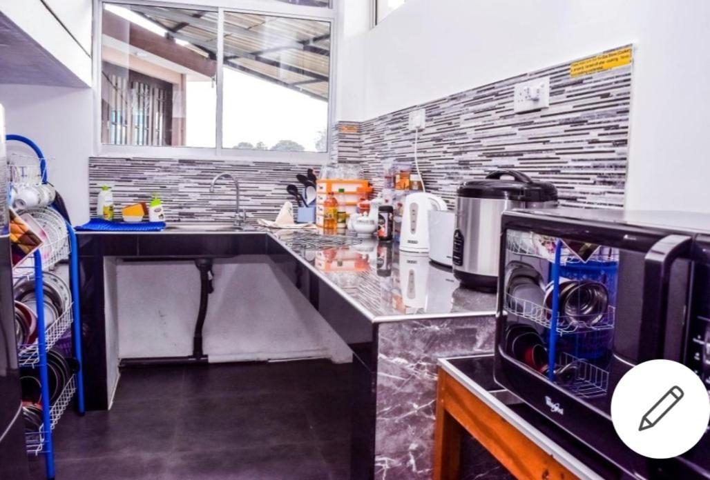 Saru Holiday Apartment - Upto 6 Guests 康提 外观 照片